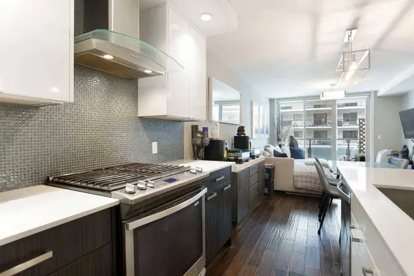 1029 15 AVE SW #202, Calgary, AB T2R 0S5