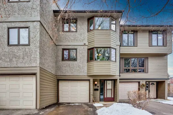 23 Glamis DR SW #73, Calgary, AB T3E 6S3