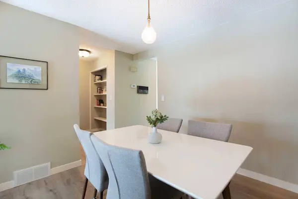 23 Glamis DR SW #73, Calgary, AB T3E 6S3