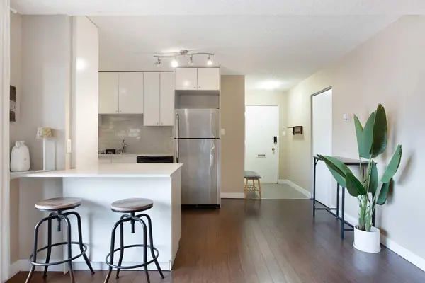 515 17 AVE SW #2B, Calgary, AB T2S 0A9