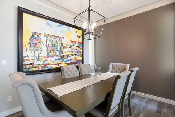 90 Discovery Ridge RD SW, Calgary, AB T3H 4R4