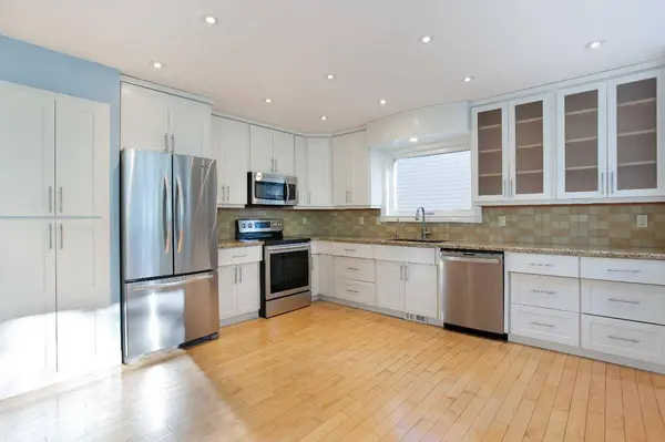 31 Signal Hill WAY SW, Calgary, AB T3H 2M1