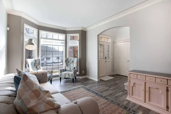 90 Discovery Ridge RD SW, Calgary, AB T3H 4R4