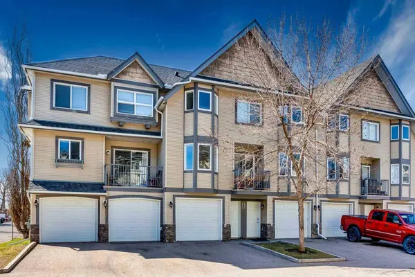 120 Cedarwood LN SW, Calgary, AB T2W 6J3
