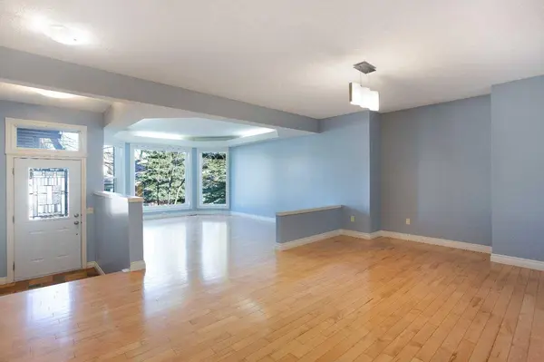 31 Signal Hill WAY SW, Calgary, AB T3H 2M1