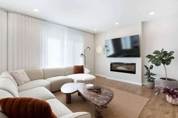 288 Magnolia CRES SE, Calgary, AB T3M 3T3