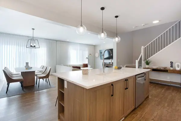 288 Magnolia CRES SE, Calgary, AB T3M 3T3