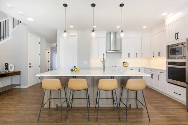 288 Magnolia CRES SE, Calgary, AB T3M 3T3