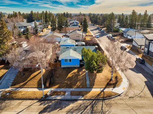 5424 37 ST SW, Calgary, AB T3E 5M5