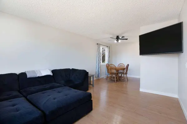 23 Queen Isabella Close SE, Calgary, AB T2J 3R2