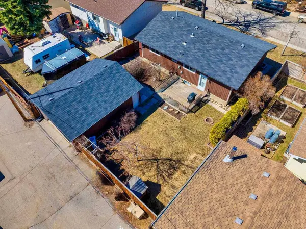 23 Queen Isabella Close SE, Calgary, AB T2J 3R2