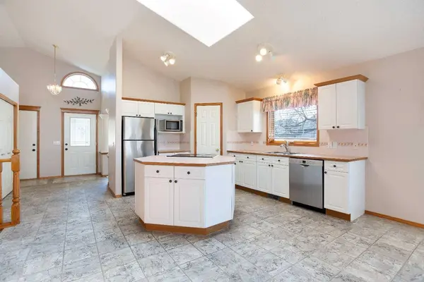 54 Shawbrooke PL SW, Calgary, AB T2Y 3B8