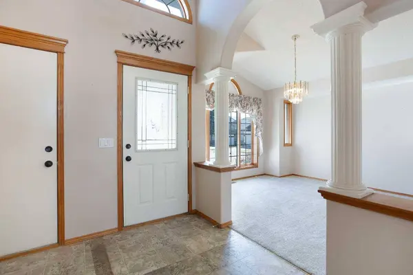 54 Shawbrooke PL SW, Calgary, AB T2Y 3B8