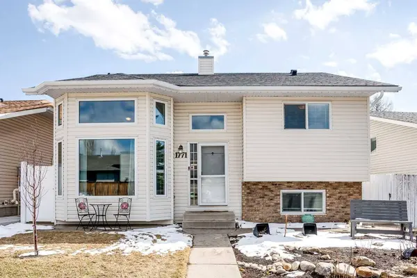 1771 Meadowbrook DR SE, Airdrie, AB T4A 2A4