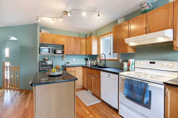 1771 Meadowbrook DR SE, Airdrie, AB T4A 2A4
