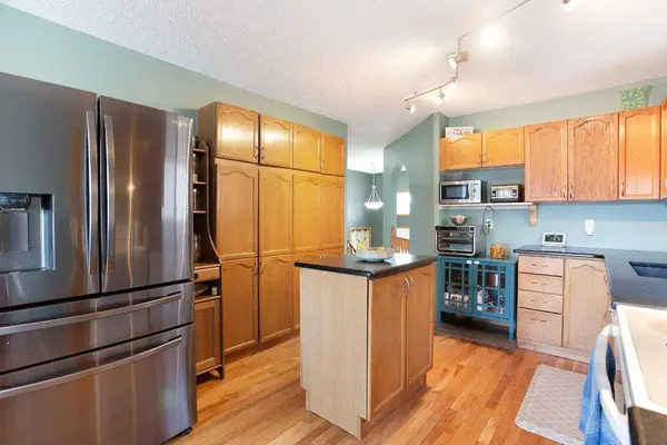 1771 Meadowbrook DR SE, Airdrie, AB T4A 2A4