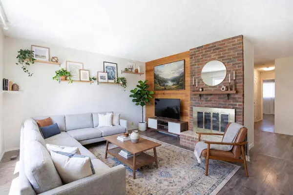 1144 Berkley DR NW, Calgary, AB T3K 1E4