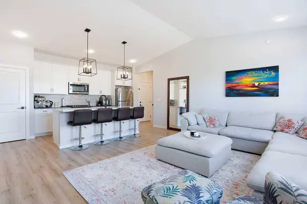 71 Lucas ST NW #15, Calgary, AB T3P 1S3