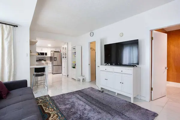 7421 21A ST SE, Calgary, AB T2C 0W1