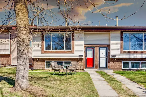 1144 Berkley DR NW, Calgary, AB T3K 1E4