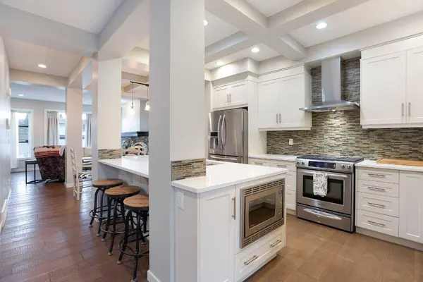 4827 22 AVE NW, Calgary, AB T3B 0Y4