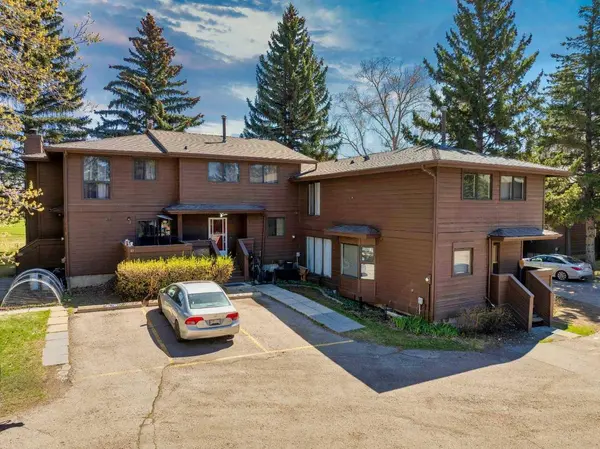 336 Rundlehill DR NE #44, Calgary, AB T1Y 2Y2