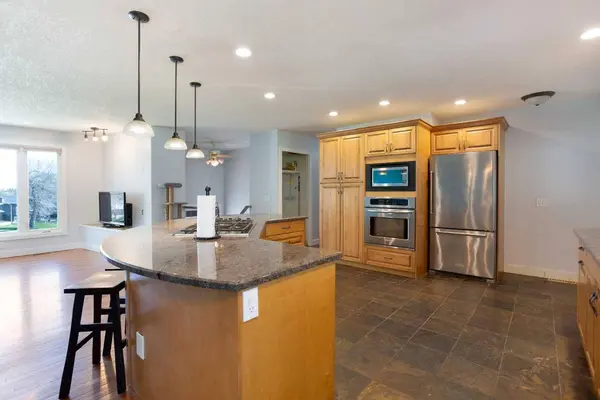 227 Cantrell PL SW, Calgary, AB T2W 1X3