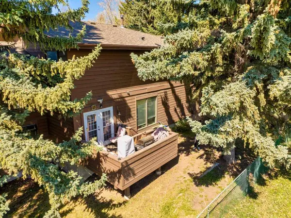 336 Rundlehill DR NE #44, Calgary, AB T1Y 2Y2