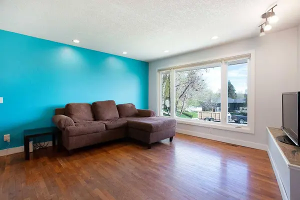 227 Cantrell PL SW, Calgary, AB T2W 1X3