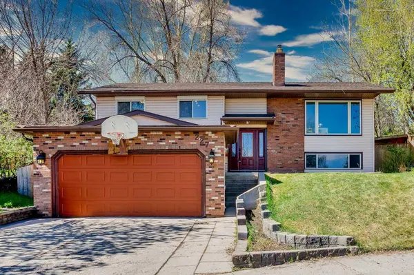 227 Cantrell PL SW, Calgary, AB T2W 1X3