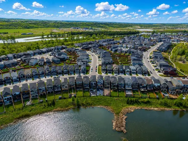 152 Cranbrook GDNS SE, Calgary, AB T3M 3K6