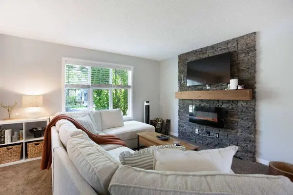79 Sunset RD, Cochrane, AB T4C 0W4