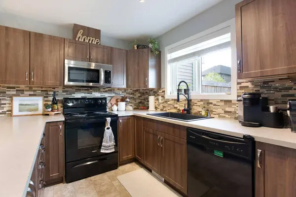 79 Sunset RD, Cochrane, AB T4C 0W4