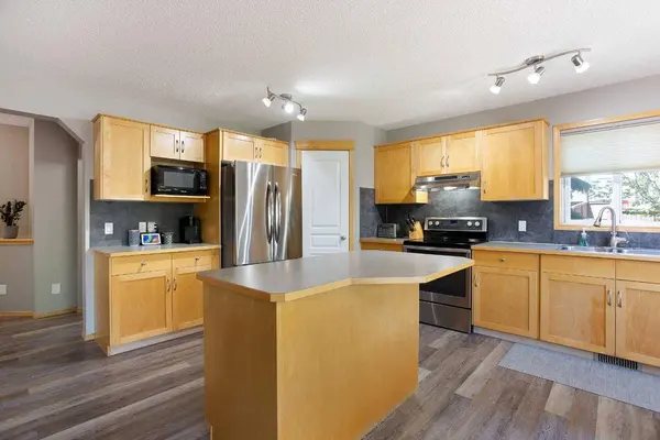 214 Tuscany Ravine RD NW, Calgary, AB T3L 2W9