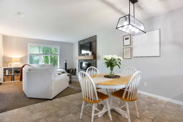 79 Sunset RD, Cochrane, AB T4C 0W4