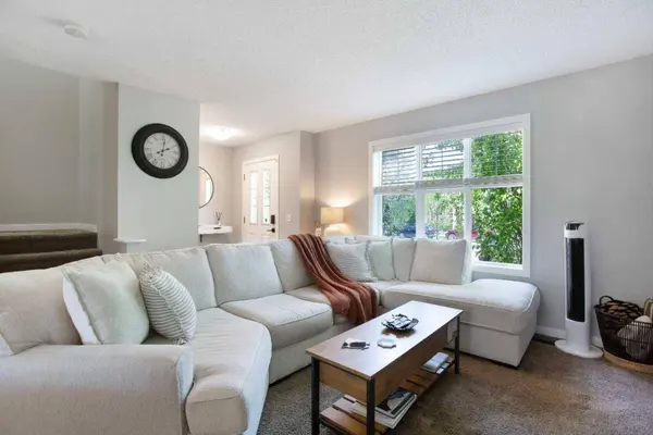 79 Sunset RD, Cochrane, AB T4C 0W4