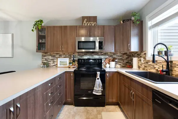 79 Sunset RD, Cochrane, AB T4C 0W4