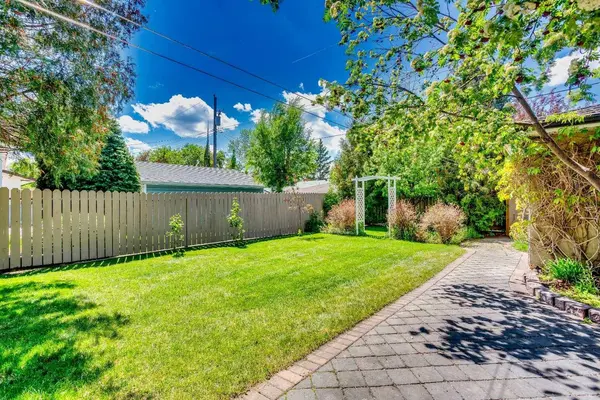 108 Silver Springs DR NW, Calgary, AB T3B 3G4