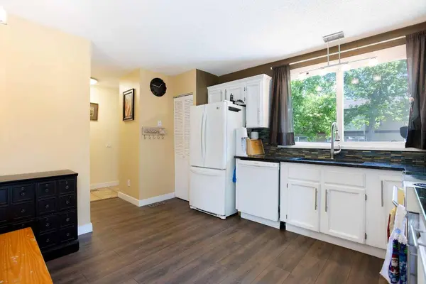 630 Sabrina RD SW #81, Calgary, AB T2W 2N7