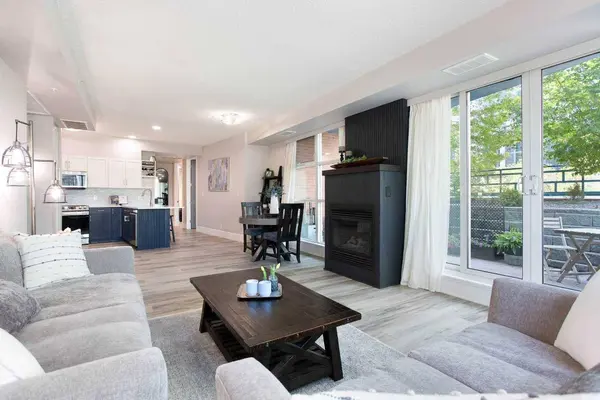 205 Riverfront AVE SW #201, Calgary, AB T2P 5K4
