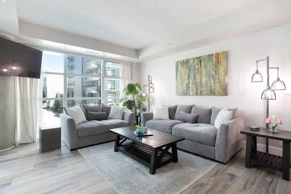 205 Riverfront AVE SW #201, Calgary, AB T2P 5K4