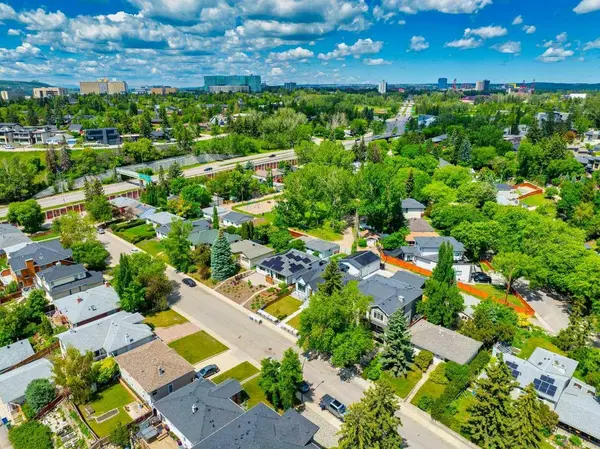 2308 9 AVE NW, Calgary, AB T2N 1E7