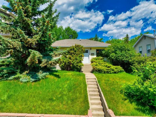 2308 9 AVE NW, Calgary, AB T2N 1E7