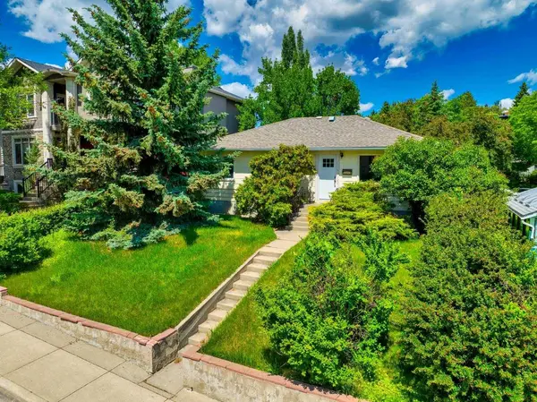 2308 9 AVE NW, Calgary, AB T2N 1E7