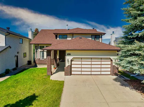 561 Woodbine BLVD SW, Calgary, AB T2W 4P5