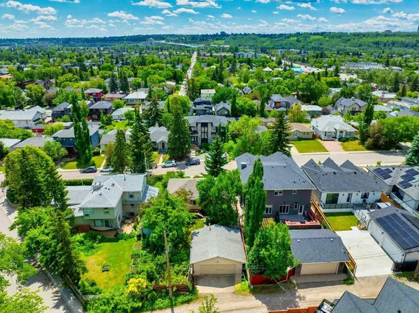 2308 9 AVE NW, Calgary, AB T2N 1E7