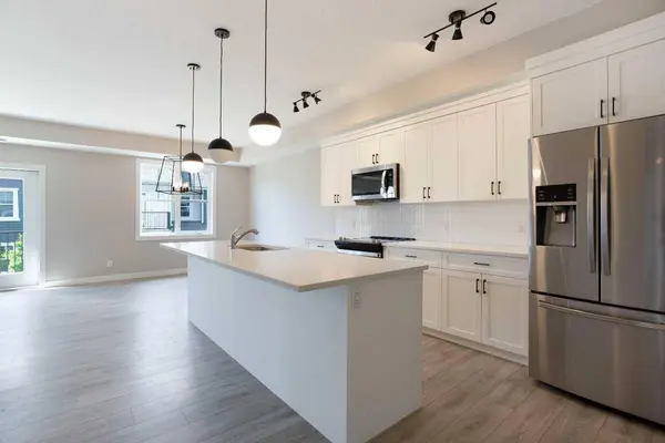 607 Cranbrook WALK SE, Calgary, AB T3M 2V5
