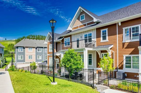607 Cranbrook WALK SE, Calgary, AB T3M 2V5