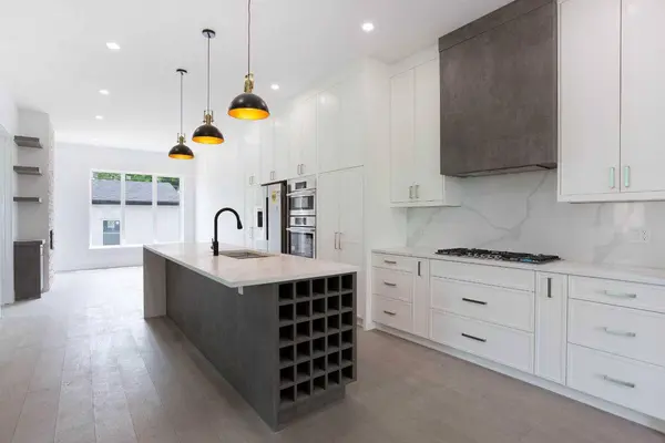 1108 6 ST NE, Calgary, AB T2E 3Y8
