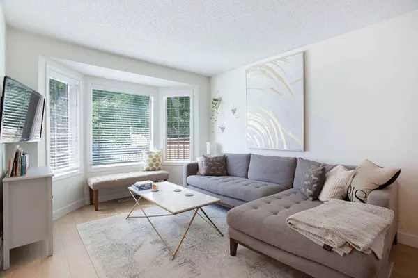 2128 35 AVE SW #1, Calgary, AB T2T 2E3